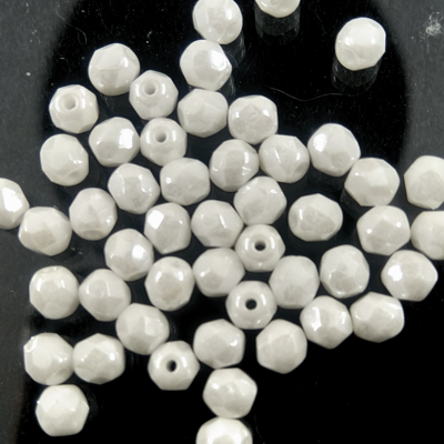 pērle ugunsslīpēta 4mm balta pārklāta "White lustered" (50gab) Čehija - c191