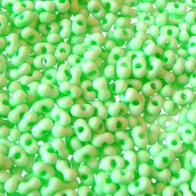 pērlītes dubultas 2x4mm neona zaļas matētas "Neon Green matt" (25g) Čehija - j1247
