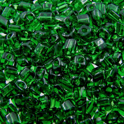 pērlītes kantainas 3.4x3.4mm t.zaļas caursp. "Chrysolite" (25g) Čehija - j1506