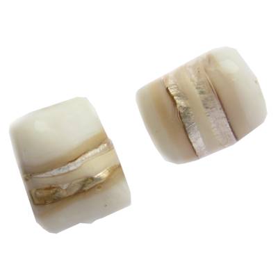 -40% pērle neregulāra 15mm balta ar sudrabu (Indija)